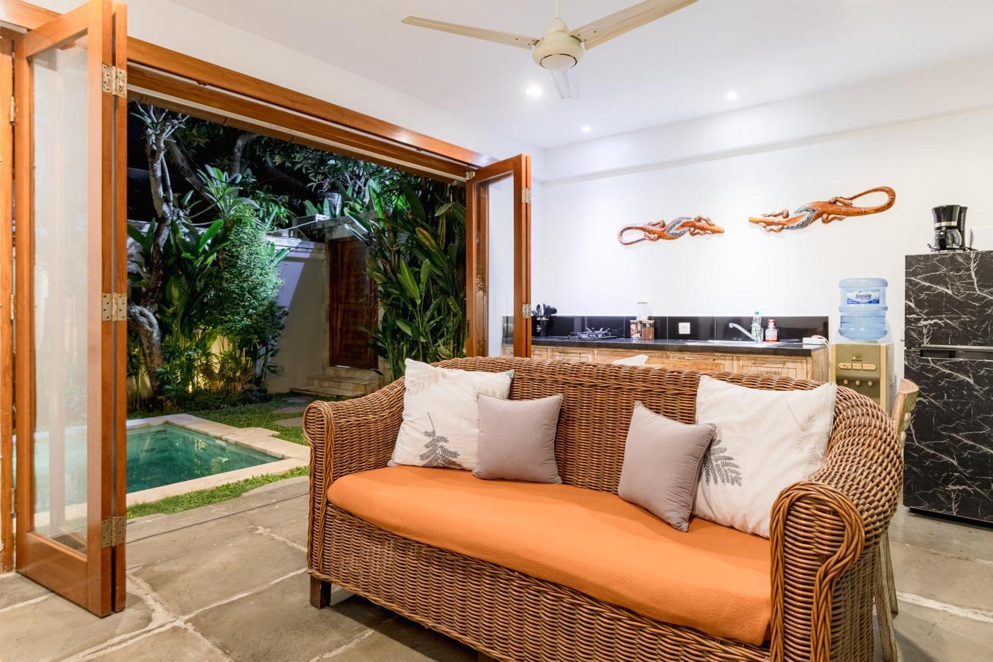 Two Lizards Beach Villas ซานูร์ ภายนอก รูปภาพ