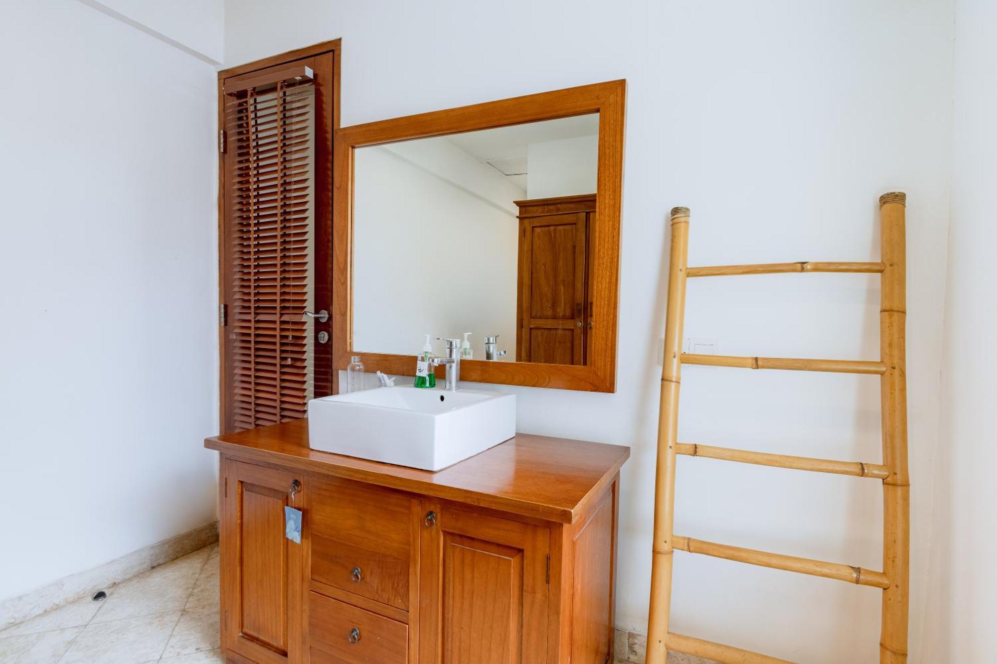 Two Lizards Beach Villas ซานูร์ ภายนอก รูปภาพ